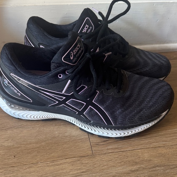 Ladies ASICS Gel-Nimbus Black Sneakers - Picture 3 of 7